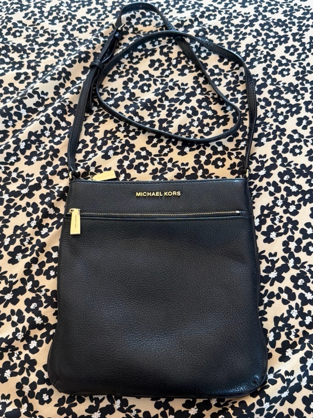 MICHAEL KORS Black Leather Crossbody Bag